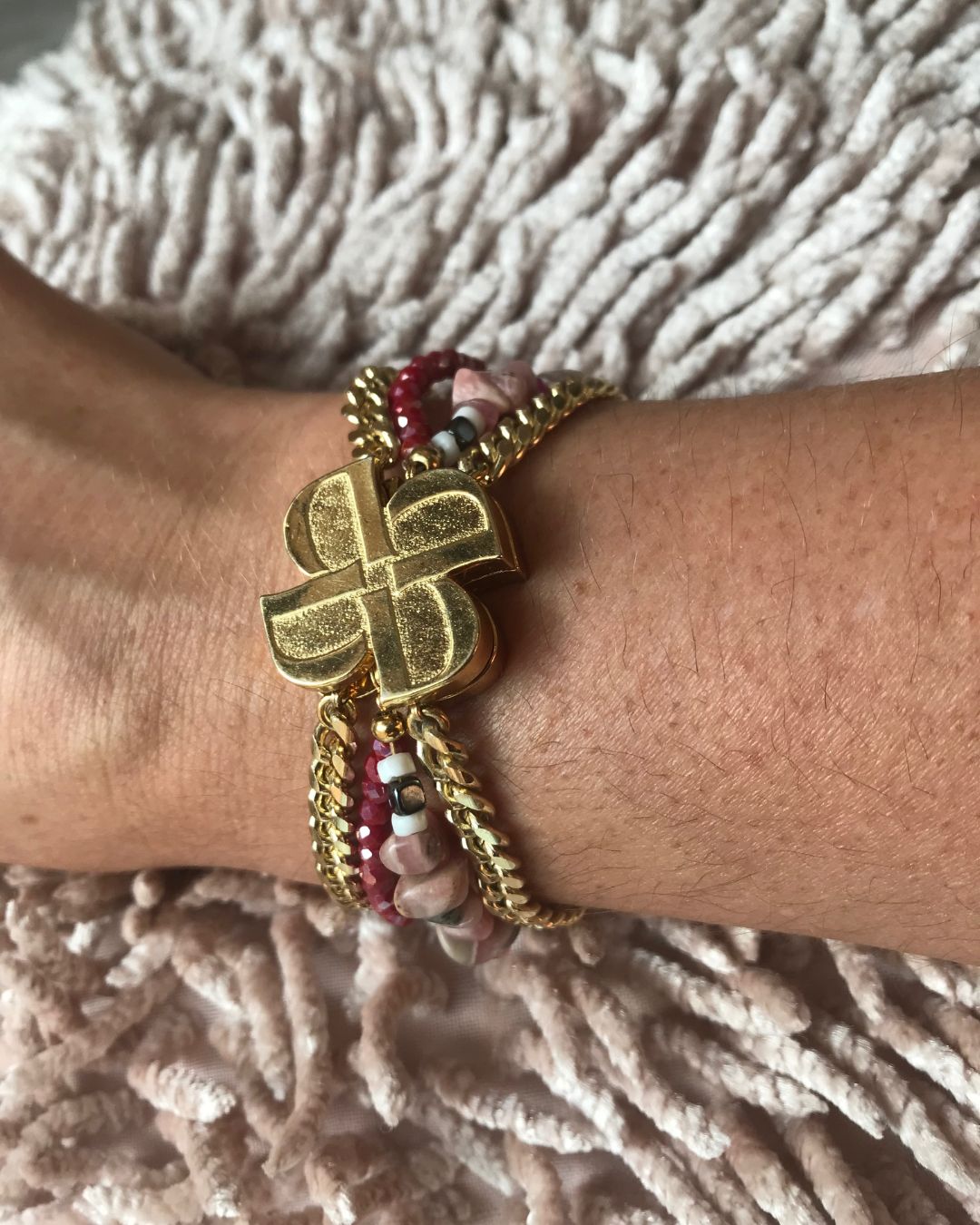 Fermoir aimanté pour transformation en bracelet manchette